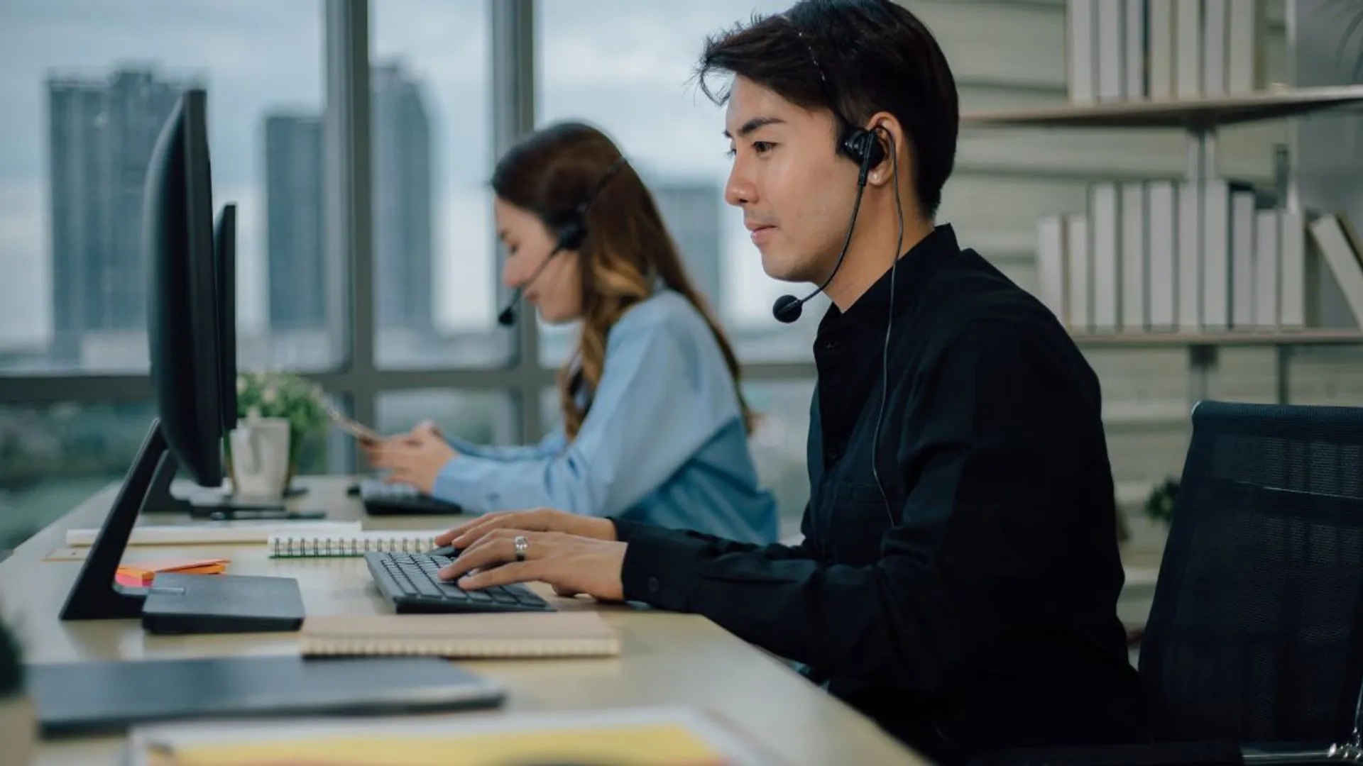 Đội ngũ hỗ trợ khách hàng chuyên nghiệp của J88 sẵn sàng phục vụ